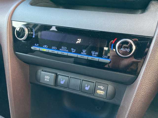 トヨタ ヤリスクロス Z 愛媛県 2021(令3)年 1.3万km ホワイトパールクリスタルシャイン 純正8インチディスプレイオーディオ/・ナビ/・フルセグTV/・Bluetooth/パノラミックビューモニター/ビルトインETC/前後ドライブレコーダー/合皮/ファブリックコンビシート/前席シートヒーター/トヨタセーフティセンス/・プリクラッシュセーフティ/・レーントレーシングアシスト/・レーダークルーズコントロール/・オートマチックハイビーム/・ロードサインアシスト/LEDヘッドランプ/純正18インチAW/ステアリングヒーター/ステアリングスイッチ/プッシュスタート/保証書/取扱説明書