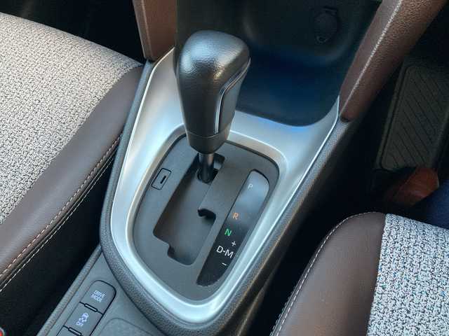 トヨタ ヤリスクロス Z 愛媛県 2021(令3)年 1.3万km ホワイトパールクリスタルシャイン 純正8インチディスプレイオーディオ/・ナビ/・フルセグTV/・Bluetooth/パノラミックビューモニター/ビルトインETC/前後ドライブレコーダー/合皮/ファブリックコンビシート/前席シートヒーター/トヨタセーフティセンス/・プリクラッシュセーフティ/・レーントレーシングアシスト/・レーダークルーズコントロール/・オートマチックハイビーム/・ロードサインアシスト/LEDヘッドランプ/純正18インチAW/ステアリングヒーター/ステアリングスイッチ/プッシュスタート/保証書/取扱説明書