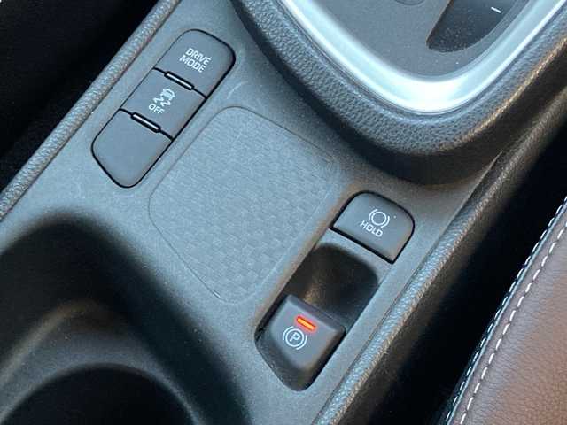 トヨタ ヤリスクロス Z 愛媛県 2021(令3)年 1.3万km ホワイトパールクリスタルシャイン 純正8インチディスプレイオーディオ/・ナビ/・フルセグTV/・Bluetooth/パノラミックビューモニター/ビルトインETC/前後ドライブレコーダー/合皮/ファブリックコンビシート/前席シートヒーター/トヨタセーフティセンス/・プリクラッシュセーフティ/・レーントレーシングアシスト/・レーダークルーズコントロール/・オートマチックハイビーム/・ロードサインアシスト/LEDヘッドランプ/純正18インチAW/ステアリングヒーター/ステアリングスイッチ/プッシュスタート/保証書/取扱説明書