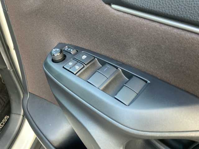 トヨタ ヤリスクロス Z 愛媛県 2021(令3)年 1.3万km ホワイトパールクリスタルシャイン 純正8インチディスプレイオーディオ/・ナビ/・フルセグTV/・Bluetooth/パノラミックビューモニター/ビルトインETC/前後ドライブレコーダー/合皮/ファブリックコンビシート/前席シートヒーター/トヨタセーフティセンス/・プリクラッシュセーフティ/・レーントレーシングアシスト/・レーダークルーズコントロール/・オートマチックハイビーム/・ロードサインアシスト/LEDヘッドランプ/純正18インチAW/ステアリングヒーター/ステアリングスイッチ/プッシュスタート/保証書/取扱説明書