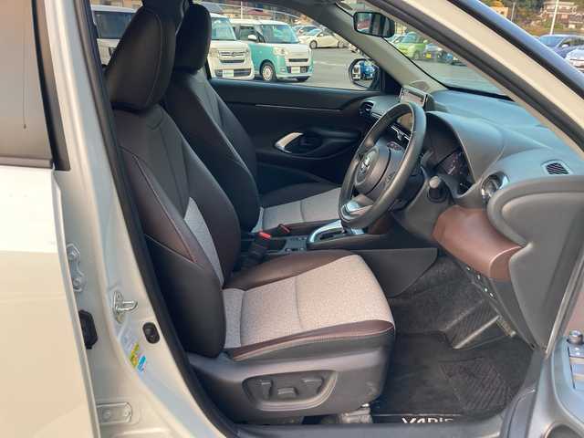 トヨタ ヤリスクロス Z 愛媛県 2021(令3)年 1.3万km ホワイトパールクリスタルシャイン 純正8インチディスプレイオーディオ/・ナビ/・フルセグTV/・Bluetooth/パノラミックビューモニター/ビルトインETC/前後ドライブレコーダー/合皮/ファブリックコンビシート/前席シートヒーター/トヨタセーフティセンス/・プリクラッシュセーフティ/・レーントレーシングアシスト/・レーダークルーズコントロール/・オートマチックハイビーム/・ロードサインアシスト/LEDヘッドランプ/純正18インチAW/ステアリングヒーター/ステアリングスイッチ/プッシュスタート/保証書/取扱説明書