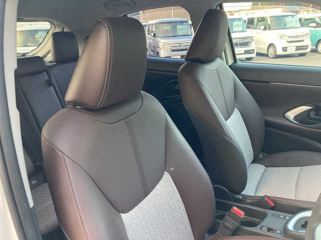 トヨタ ヤリスクロス Z 愛媛県 2021(令3)年 1.3万km ホワイトパールクリスタルシャイン 純正8インチディスプレイオーディオ/・ナビ/・フルセグTV/・Bluetooth/パノラミックビューモニター/ビルトインETC/前後ドライブレコーダー/合皮/ファブリックコンビシート/前席シートヒーター/トヨタセーフティセンス/・プリクラッシュセーフティ/・レーントレーシングアシスト/・レーダークルーズコントロール/・オートマチックハイビーム/・ロードサインアシスト/LEDヘッドランプ/純正18インチAW/ステアリングヒーター/ステアリングスイッチ/プッシュスタート/保証書/取扱説明書