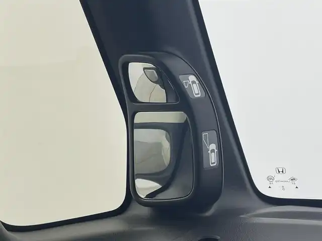 ホンダ Ｎ ＢＯＸ G Lパッケージ 埼玉県 2016(平28)年 6万km プレミアムホワイトパールⅡ 純正７インチナビ/両側パワースライドドア/バックカメラ/Ｂｌｕｅｔｏｏｔｈ/ＥＴＣ/純正フロアマット/プッシュスタート/スマートキー/ステアリングスイッチ/ハロゲンヘッドライト