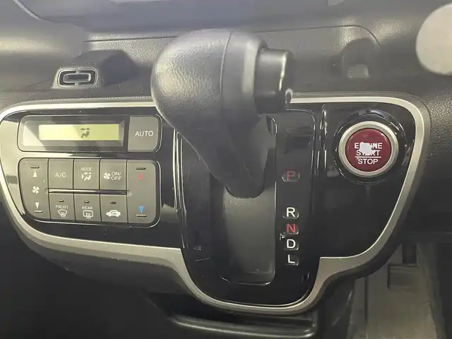 ホンダ Ｎ ＢＯＸ G Lパッケージ 埼玉県 2016(平28)年 6万km プレミアムホワイトパールⅡ 純正７インチナビ/両側パワースライドドア/バックカメラ/Ｂｌｕｅｔｏｏｔｈ/ＥＴＣ/純正フロアマット/プッシュスタート/スマートキー/ステアリングスイッチ/ハロゲンヘッドライト