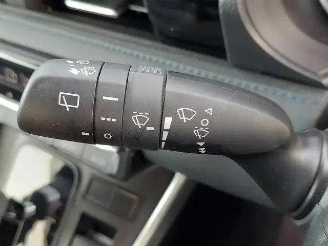 トヨタ ヴォクシー S－Z 東京都 2023(令5)年 2万km グリッターブラックガラスフレーク ワンオーナー/Toyota Safety Sense/・プリクラッシュセーフティ/・レーンディパーチャーアラート/・先行車発進告知機能/・オートマチックハイビーム/・レーダークルーズコントロール/・クリアランスソナー/プッシュスタート/MTモード付きAT/純正ナビ/バックカメラ/ETC2.0/両側パワースライドドア/ハーフレザーシート/シートヒーター/後席ロールサンシェード/LEDヘッドライト/ドアバイザー/17インチ純正アルミホイール
