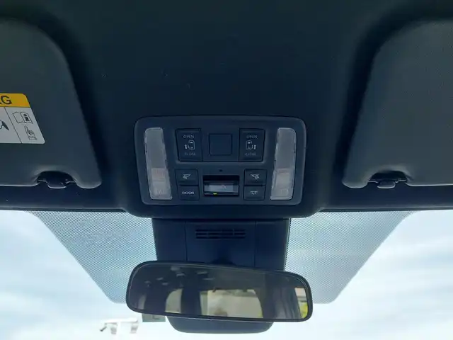 トヨタ ヴォクシー S－Z 東京都 2023(令5)年 2万km グリッターブラックガラスフレーク ワンオーナー/Toyota Safety Sense/・プリクラッシュセーフティ/・レーンディパーチャーアラート/・先行車発進告知機能/・オートマチックハイビーム/・レーダークルーズコントロール/・クリアランスソナー/プッシュスタート/MTモード付きAT/純正ナビ/バックカメラ/ETC2.0/両側パワースライドドア/ハーフレザーシート/シートヒーター/後席ロールサンシェード/LEDヘッドライト/ドアバイザー/17インチ純正アルミホイール