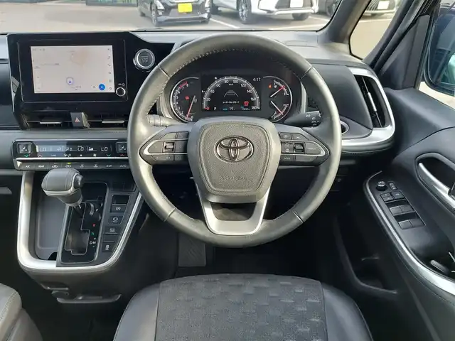 トヨタ ヴォクシー S－Z 東京都 2023(令5)年 2万km グリッターブラックガラスフレーク ワンオーナー/Toyota Safety Sense/・プリクラッシュセーフティ/・レーンディパーチャーアラート/・先行車発進告知機能/・オートマチックハイビーム/・レーダークルーズコントロール/・クリアランスソナー/プッシュスタート/MTモード付きAT/純正ナビ/バックカメラ/ETC2.0/両側パワースライドドア/ハーフレザーシート/シートヒーター/後席ロールサンシェード/LEDヘッドライト/ドアバイザー/17インチ純正アルミホイール