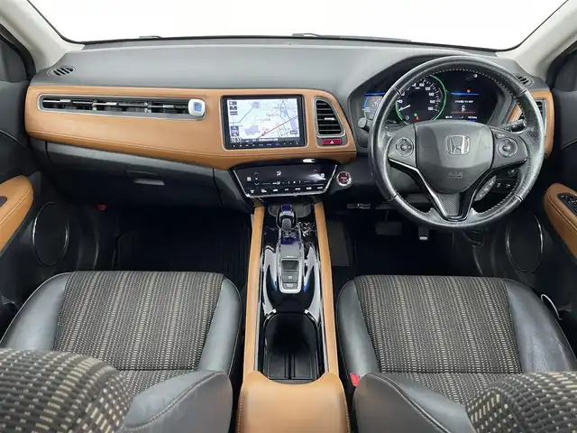 ホンダ ヴェゼル ハイブリッド Z 埼玉県 2015(平27)年 10.1万km ミスティックグリーンパール シティブレーキアクティブシステム/純正８インチナビゲーションVXM-155VFEi/（フルセグTV/CD/DVD/Bluetooth/HDMI入力/SD/AM/FM）/バックカメラ/クルーズコントロール/パドルシフト/前後ドライブレコーダー/ETC/ハーフレザーシート /シートヒーター /電動パーキングブレーキ/ブレーキホールド/スマートキー/プッシュスタート/オートLEDヘッドライト/純正アルミサマータイヤ有