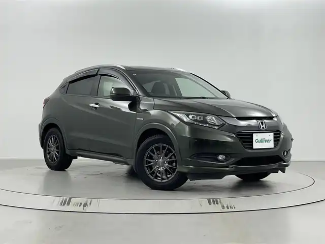 ホンダ ヴェゼル ハイブリッド Z 埼玉県 2015(平27)年 10.1万km ミスティックグリーンパール シティブレーキアクティブシステム/純正８インチナビゲーションVXM-155VFEi/（フルセグTV/CD/DVD/Bluetooth/HDMI入力/SD/AM/FM）/バックカメラ/クルーズコントロール/パドルシフト/前後ドライブレコーダー/ETC/ハーフレザーシート /シートヒーター /電動パーキングブレーキ/ブレーキホールド/スマートキー/プッシュスタート/オートLEDヘッドライト/純正アルミサマータイヤ有