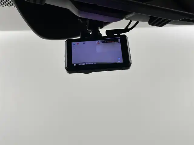 ホンダ ヴェゼル ハイブリッド Z 埼玉県 2015(平27)年 10.1万km ミスティックグリーンパール シティブレーキアクティブシステム/純正８インチナビゲーションVXM-155VFEi/（フルセグTV/CD/DVD/Bluetooth/HDMI入力/SD/AM/FM）/バックカメラ/クルーズコントロール/パドルシフト/前後ドライブレコーダー/ETC/ハーフレザーシート /シートヒーター /電動パーキングブレーキ/ブレーキホールド/スマートキー/プッシュスタート/オートLEDヘッドライト/純正アルミサマータイヤ有