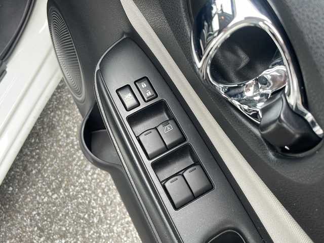 日産 ノート e－パワー X 岐阜県 2019(平31)年 3.6万km パール メモリナビ/アイドリングストップ/ドアバイザー/プッシュスタート/HID/オートライト/コーナーセンサー/レーンアシスト