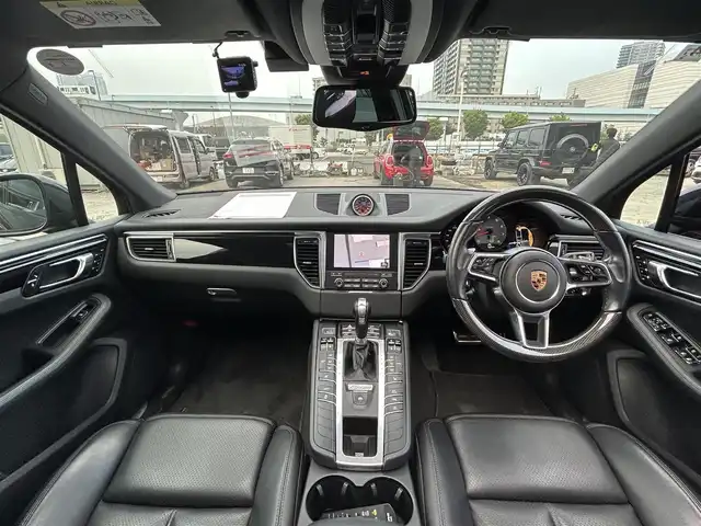 ポルシェ マカン S 東京都 2018(平30)年 5.7万km 黒 当店買取/パノラミックスライディングルーフ/スポーツクロノパッケージ/Bカメラ/社外TV/AUX/純正ナビ/前席シートヒーター/前席8wayパワーシート＆シートメモリー/社外ドラレコ前後/クルコン/オートライト/純正フロアマット/赤キャリパー/純正18インチAW/LEDヘッドライト/ETC2.0