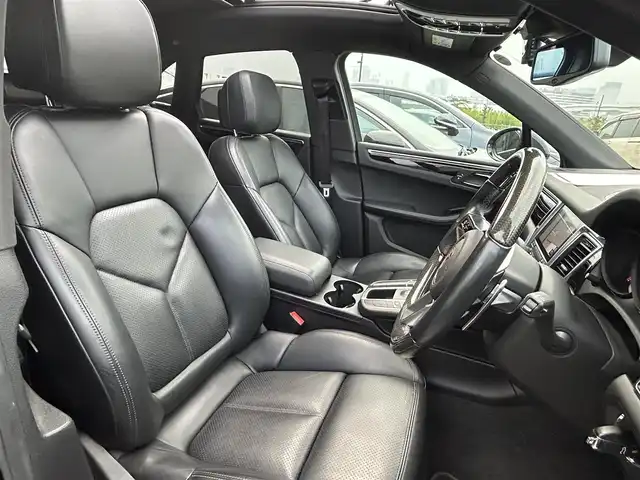 ポルシェ マカン S 東京都 2018(平30)年 5.7万km 黒 当店買取/パノラミックスライディングルーフ/スポーツクロノパッケージ/Bカメラ/社外TV/AUX/純正ナビ/前席シートヒーター/前席8wayパワーシート＆シートメモリー/社外ドラレコ前後/クルコン/オートライト/純正フロアマット/赤キャリパー/純正18インチAW/LEDヘッドライト/ETC2.0