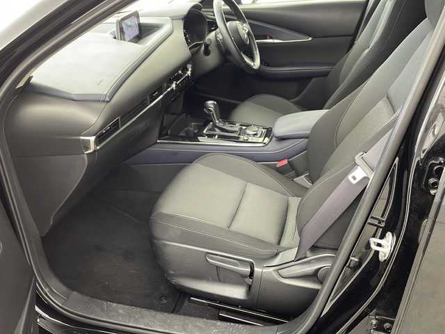 マツダ ＣＸ－３０ 20S プロアクティブツーリングセレ 兵庫県 2020(令2)年 2.9万km ジェットブラックマイカ ・純正10.25インチナビ&Bluetooth接続&CD/DVD&USB&TV/・アラウンドビューモニター/・ビルドインETC/・レーダークルーズコントロール/・i-ACTIVSENSE/・ブラインドスポットモニター/・ABS/・横滑り防止機能/・前後コーナーセンサー/・盗難防止装置/・オートライト/・オートマチックハイビーム/・LEDヘッドライト/・W＋サイドエアバック/・カーテンエアバック/・パワーバックドア/・純正フロアマット/・メモリーパワーシート（運転席）/・シートヒーター（運転席・助手席）/・純正18インチアルミホイール/・革巻きステアリング/・ステアリングスイッチ/・ステアリングヒーター/・電動パーキングブレーキ/・オートブレーキホールド