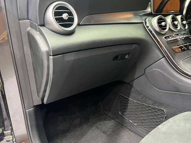 メルセデス・ベンツ ＧＬＣ２２０ d 4マチック AMGライン 千葉県 2019(令1)年 3.8万km グレー ＡＣＣ　/半革シート　/ナビ　/ＴＶ　/Ｂｌｕｅｔｏｏｔｈ接続　/３６０°後席モニター　/シートヒーター　/電動リアゲート　/ハイビームアシスト　/ＬＥＤヘッドライト　/衝突軽減Ｂ　/ＢＳＭ　/ＬＫＡ　/ＥＴＣ　/禁煙車