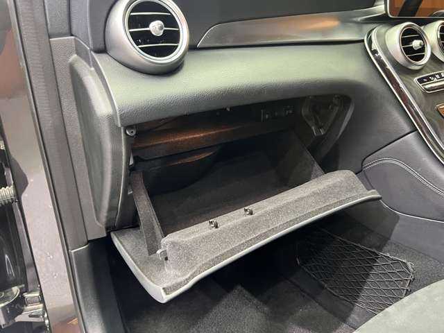 メルセデス・ベンツ ＧＬＣ２２０ d 4マチック AMGライン 千葉県 2019(令1)年 3.8万km グレー ＡＣＣ　/半革シート　/ナビ　/ＴＶ　/Ｂｌｕｅｔｏｏｔｈ接続　/３６０°後席モニター　/シートヒーター　/電動リアゲート　/ハイビームアシスト　/ＬＥＤヘッドライト　/衝突軽減Ｂ　/ＢＳＭ　/ＬＫＡ　/ＥＴＣ　/禁煙車