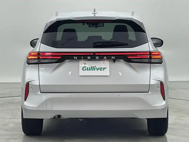 日産 オーラ G レザーエディション 広島県 2021(令3)年 1万km ブリリアントシルバー 純正９型ナビ（フルセグＴＶ）　/全方位カメラ　/デジタルルームミラー　/ＥＴＣ２．０　/前後ドラレコ　/コーナーセンサー　/エマージェンシーブレーキ　/レーンキープ　/ＢＳＭ　/ハーフレザー　/純正１７インチＡＷ　/ＬＥＤ