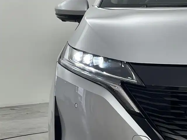 日産 オーラ G レザーエディション 広島県 2021(令3)年 1万km ブリリアントシルバー 純正９型ナビ（フルセグＴＶ）　/全方位カメラ　/デジタルルームミラー　/ＥＴＣ２．０　/前後ドラレコ　/コーナーセンサー　/エマージェンシーブレーキ　/レーンキープ　/ＢＳＭ　/ハーフレザー　/純正１７インチＡＷ　/ＬＥＤ