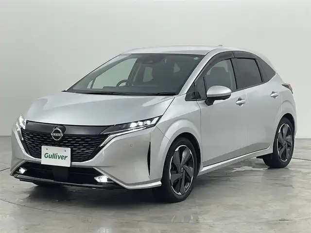 日産 オーラ G レザーエディション 広島県 2021(令3)年 1万km ブリリアントシルバー 純正９型ナビ（フルセグＴＶ）　/全方位カメラ　/デジタルルームミラー　/ＥＴＣ２．０　/前後ドラレコ　/コーナーセンサー　/エマージェンシーブレーキ　/レーンキープ　/ＢＳＭ　/ハーフレザー　/純正１７インチＡＷ　/ＬＥＤ