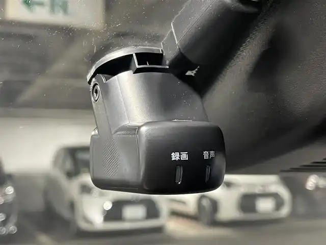 日産 オーラ G レザーエディション 広島県 2021(令3)年 1万km ブリリアントシルバー 純正９型ナビ（フルセグＴＶ）　/全方位カメラ　/デジタルルームミラー　/ＥＴＣ２．０　/前後ドラレコ　/コーナーセンサー　/エマージェンシーブレーキ　/レーンキープ　/ＢＳＭ　/ハーフレザー　/純正１７インチＡＷ　/ＬＥＤ