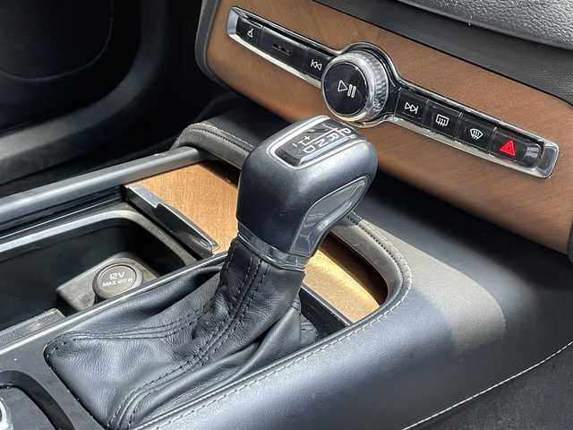 ボルボ ＸＣ９０ D5 AWD インスクリプション 千葉県 2020(令2)年 2.7万km オニキスブラックP 衝突回避.被害軽減ブレーキ/レーンキーピング/パークアシスト/クロストラフィックアラート/車間警告/ヘッドアップディスプレイ/ブラインドスポットインフォメーションシステム/アダクティブクルーズコントロール/純正メーカーナビゲーション/全方位カメラ/本革シート/シートヒーター/エアシート/マッサージ/haman/kardonサウンド/前後ドライブレコーダー/ETC/ステアリングヒーター/パワーシート/パワーバックドア/LEDヘッドライト/電格ミラー/純正フロアマット/純正20インチアルミホイール