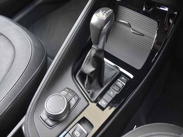 ＢＭＷ Ｘ１ xDrive 18d xライン 和歌山県 2017(平29)年 3.4万km アルピンホワイトⅢ インテリSF /黒革 /シートヒーター /前席パワーシート /純正ナビ /社外フルセグ /Bカメラ /電動バックドア /前後コーナーセンサー /アイドリングストップ /コンフォートアクセス /ミラー型ETC /LEDヘッドライト /ルーフレール