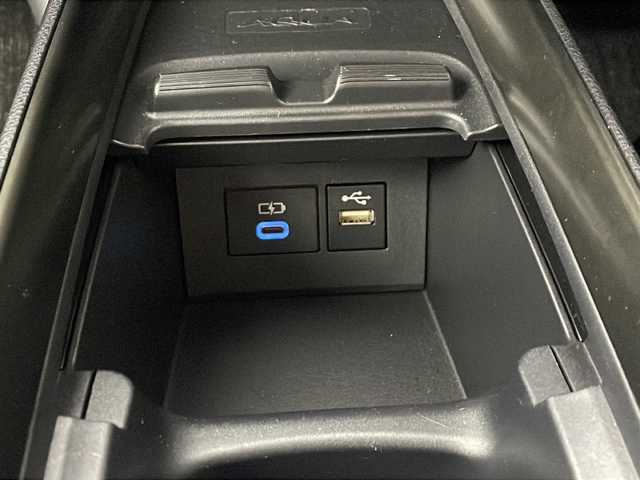 トヨタ アクア Z 愛知県 2023(令5)年 2万km クリアベージュメタリック /禁煙車//純正10.5インチディスプレイオーディオ//パノラミックビューモニター//Advanced Park//ビルトインETC//純正15インチアルミホイール//トヨタセーフティセンス//プリクラッシュセーフティ//レーントレーシングアシスト//レーダークルーズコントロール//ロードサインアシスト//先行車発進告知//ブラインドスポットモニター(BSM)//パーキングサポートブレーキ//ヒルスタートアシスト//横滑り防止//オートハイビーム//LEDヘッドライト//オートライト//プッシュスタート//革巻きステアリング//ステアリングスイッチ//上級ファブリックシート//合皮+スモーキーブロンズ加飾内装//ナノイーX//AC100V//保証書