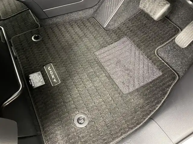 トヨタ ヴォクシー S－Z 群馬県 2024(令6)年 0.4万km ホワイトパールクリスタルシャイン 快適利便ＰＫＧ　フリップダウンモニター　純正１０インチナビ　バックカメラ　パワーバックドア　両側パワースライドドア　ＬＥＤ　ＡＨＢ　シートヒーター　純正１７インチＡＷ　ＥＴＣ２．０　ドラレコ　禁煙車