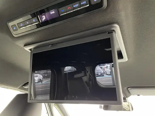トヨタ ヴォクシー S－Z 群馬県 2024(令6)年 0.4万km ホワイトパールクリスタルシャイン 快適利便ＰＫＧ　フリップダウンモニター　純正１０インチナビ　バックカメラ　パワーバックドア　両側パワースライドドア　ＬＥＤ　ＡＨＢ　シートヒーター　純正１７インチＡＷ　ＥＴＣ２．０　ドラレコ　禁煙車