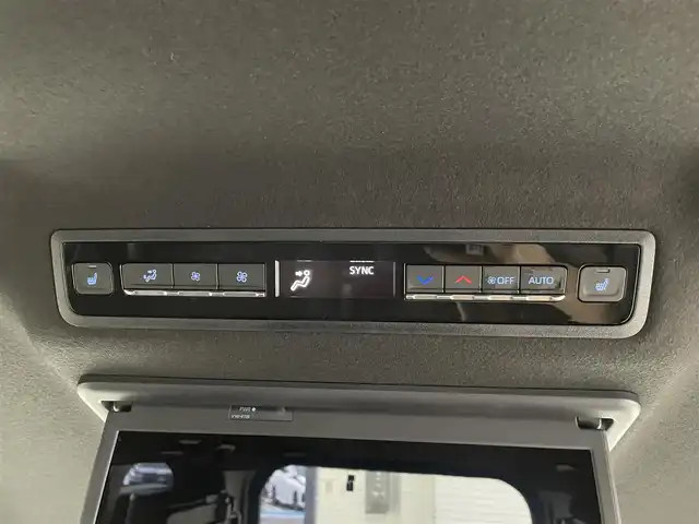 トヨタ ヴォクシー S－Z 群馬県 2024(令6)年 0.4万km ホワイトパールクリスタルシャイン 快適利便ＰＫＧ　フリップダウンモニター　純正１０インチナビ　バックカメラ　パワーバックドア　両側パワースライドドア　ＬＥＤ　ＡＨＢ　シートヒーター　純正１７インチＡＷ　ＥＴＣ２．０　ドラレコ　禁煙車