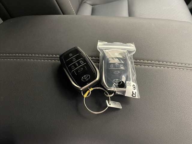 トヨタ ヴェルファイア Z プレミア 兵庫県 2024(令6)年 0.4万km ブラック 純正トヨタコネクトナビ/フルセグ BT USB Apple Car Play android Auto/純正後席モニター/パノラミックビューモニター/デジタルインナーミラー/ビルトインETC2.0/ワイヤレス充電/レーダークルーズコントロール/プリクラッシュセーフティー/LKA/BSM/パーキングアシスト/ガラストップルーフ/レザーシート/シートヒーター/ベンチレーション/パワーシート/パワーバックドア/ステアリングヒーター/LEDヘッドライト/LEDフォグライト/サイドステップ/スマートキー