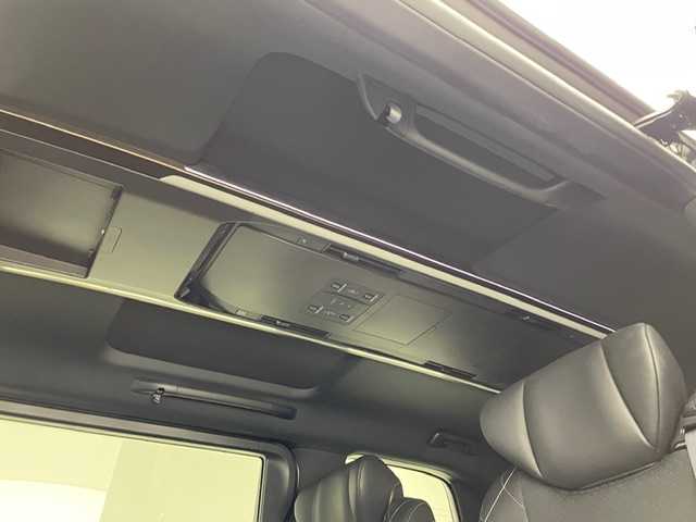 トヨタ ヴェルファイア Z プレミア 兵庫県 2024(令6)年 0.4万km ブラック 純正トヨタコネクトナビ/フルセグ BT USB Apple Car Play android Auto/純正後席モニター/パノラミックビューモニター/デジタルインナーミラー/ビルトインETC2.0/ワイヤレス充電/レーダークルーズコントロール/プリクラッシュセーフティー/LKA/BSM/パーキングアシスト/ガラストップルーフ/レザーシート/シートヒーター/ベンチレーション/パワーシート/パワーバックドア/ステアリングヒーター/LEDヘッドライト/LEDフォグライト/サイドステップ/スマートキー