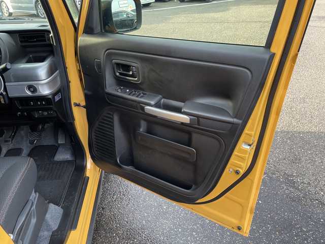 スズキ スペーシア ギア HYBRID XZターボ 新潟県 2021(令3)年 4.6万km アクティブイエロー/ガンメタリック2トーン ワンオーナー/4ＷＤ/純正SDナビ/フルセグＴＶ・Bluetooth接続・CD/ＤＶＤ再生/全方位カメラ/バックカメラ/パーキングセンサー/レーンキープ/クルーズコントロール/両側電動ドア/シートヒーター/ルーフレール/ＬＥＤヘッドライト/ＬＥＤフォグランプ/プッシュスタート