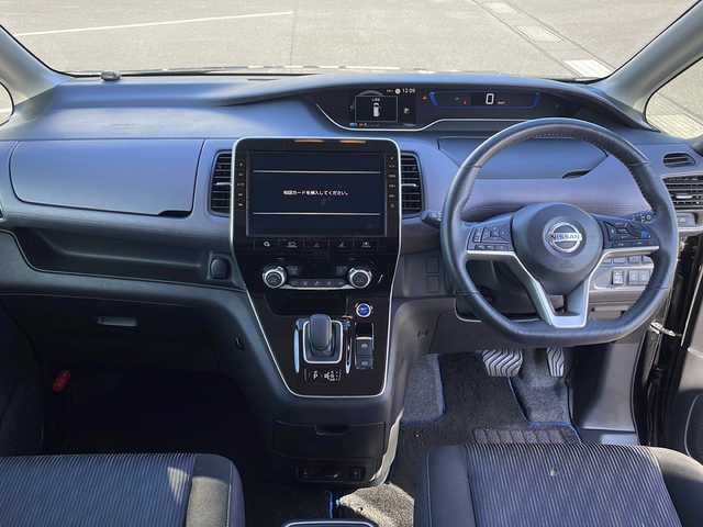 日産 セレナ e－パワー ハイウェイスター V 茨城県 2019(令1)年 7.1万km 黒 後席用モニター/純正SDナビ(Bluetooth/アラウンドビューモニター CD/DVD)/アダプティブクルーズコントロール/コーナーセンサー/両側パワースライドドア/LEDオートライト/サイドエアバッグ/パーキングアシスト/スマートキー/冷房WAC/USB入力端子/ビルトインETC/3列シート/ドライブレコーダー/純正フロアマット/シートヒーター/15インチ純正アルミホイール