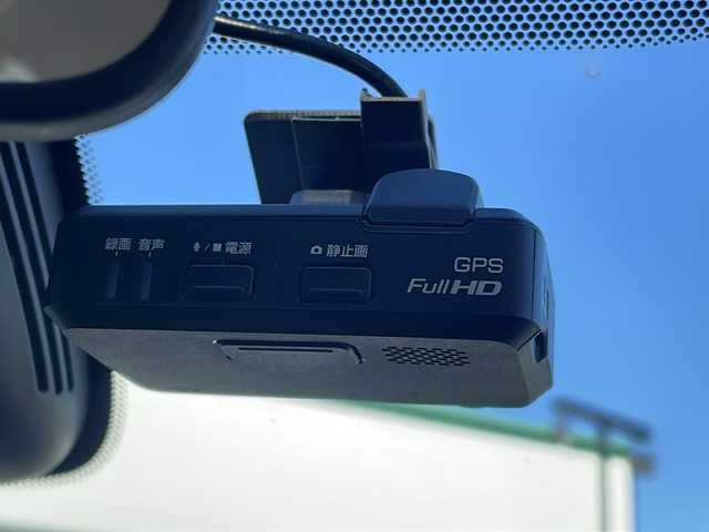 日産 セレナ e－パワー ハイウェイスター V 茨城県 2019(令1)年 7.1万km 黒 後席用モニター/純正SDナビ(Bluetooth/アラウンドビューモニター CD/DVD)/アダプティブクルーズコントロール/コーナーセンサー/両側パワースライドドア/LEDオートライト/サイドエアバッグ/パーキングアシスト/スマートキー/冷房WAC/USB入力端子/ビルトインETC/3列シート/ドライブレコーダー/純正フロアマット/シートヒーター/15インチ純正アルミホイール