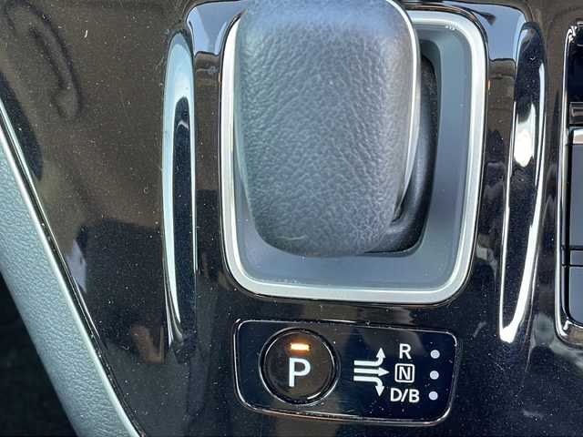 日産 セレナ e－パワー ハイウェイスター V 茨城県 2019(令1)年 7.1万km 黒 後席用モニター/純正SDナビ(Bluetooth/アラウンドビューモニター CD/DVD)/アダプティブクルーズコントロール/コーナーセンサー/両側パワースライドドア/LEDオートライト/サイドエアバッグ/パーキングアシスト/スマートキー/冷房WAC/USB入力端子/ビルトインETC/3列シート/ドライブレコーダー/純正フロアマット/シートヒーター/15インチ純正アルミホイール