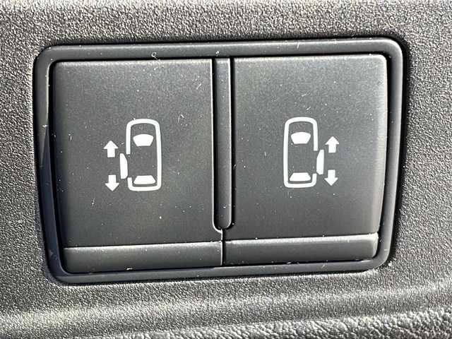 日産 セレナ e－パワー ハイウェイスター V 茨城県 2019(令1)年 7.1万km 黒 後席用モニター/純正SDナビ(Bluetooth/アラウンドビューモニター CD/DVD)/アダプティブクルーズコントロール/コーナーセンサー/両側パワースライドドア/LEDオートライト/サイドエアバッグ/パーキングアシスト/スマートキー/冷房WAC/USB入力端子/ビルトインETC/3列シート/ドライブレコーダー/純正フロアマット/シートヒーター/15インチ純正アルミホイール