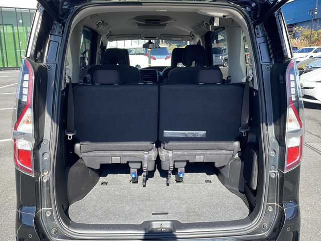 日産 セレナ e－パワー ハイウェイスター V 茨城県 2019(令1)年 7.1万km 黒 後席用モニター/純正SDナビ(Bluetooth/アラウンドビューモニター CD/DVD)/アダプティブクルーズコントロール/コーナーセンサー/両側パワースライドドア/LEDオートライト/サイドエアバッグ/パーキングアシスト/スマートキー/冷房WAC/USB入力端子/ビルトインETC/3列シート/ドライブレコーダー/純正フロアマット/シートヒーター/15インチ純正アルミホイール