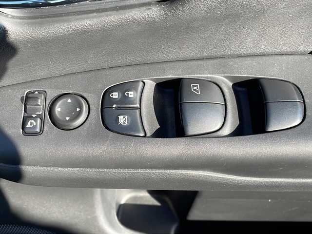 日産 セレナ e－パワー ハイウェイスター V 茨城県 2019(令1)年 7.1万km 黒 後席用モニター/純正SDナビ(Bluetooth/アラウンドビューモニター CD/DVD)/アダプティブクルーズコントロール/コーナーセンサー/両側パワースライドドア/LEDオートライト/サイドエアバッグ/パーキングアシスト/スマートキー/冷房WAC/USB入力端子/ビルトインETC/3列シート/ドライブレコーダー/純正フロアマット/シートヒーター/15インチ純正アルミホイール