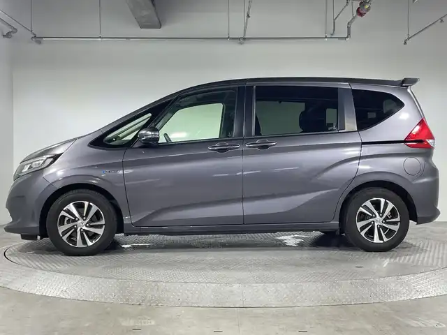 ホンダ フリード ハイブリット EX 神奈川県 2018(平30)年 4.7万km モダンスティールM 純正7型メモリーナビゲーション【VXM-184VFI】/フルセグ　CD DVD　AM FM iPod　SD　Bluetooth　AUX/バックカメラ/ホンダセンシング/衝突軽減ブレーキ/レーダークルーズコントロール/車線維持支援システム/路外逸脱抑制機能/先行車発進告知お知/標識認識機能/ハーフレザーシート/前席シートヒーター/ECON/前方ドライブレコーダー/ビルトインETC/プッシュスタート/スマートキー/純正15インチアルミホイール/LEDヘッドライト/オートライト