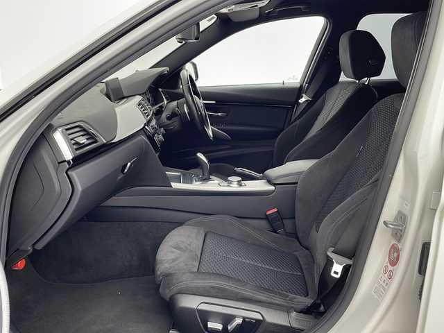 ＢＭＷ ３２０ｄ ツーリング Mスポーツ 鹿児島県 2017(平29)年 14.1万km 白 純正SDナビ/CD/DVD/Bluetoothオーディオ/パドルシフト/ビルトインETC/レーダークルーズコントロール/レーンキープアシスト/ブラインドスポットモニター/パワーバックドア/D/Nパワーシート/スペアキー/LEDヘッドライト/純正アルミホイール