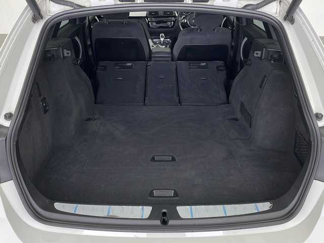 ＢＭＷ ３２０ｄ ツーリング Mスポーツ 鹿児島県 2017(平29)年 14.1万km 白 純正SDナビ/CD/DVD/Bluetoothオーディオ/パドルシフト/ビルトインETC/レーダークルーズコントロール/レーンキープアシスト/ブラインドスポットモニター/パワーバックドア/D/Nパワーシート/スペアキー/LEDヘッドライト/純正アルミホイール