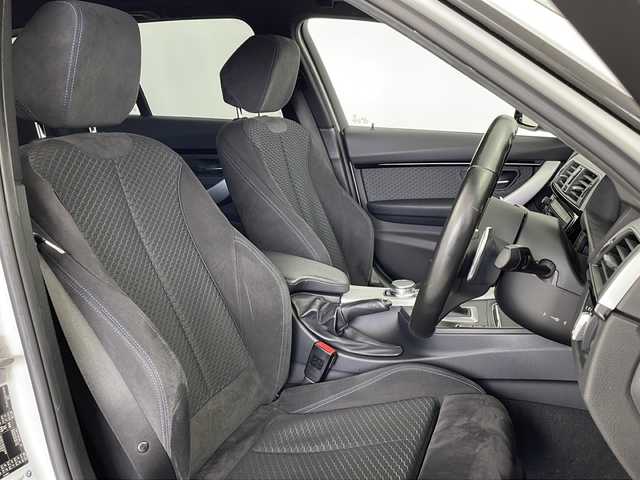 ＢＭＷ ３２０ｄ ツーリング Mスポーツ 鹿児島県 2017(平29)年 14.1万km 白 純正SDナビ/CD/DVD/Bluetoothオーディオ/パドルシフト/ビルトインETC/レーダークルーズコントロール/レーンキープアシスト/ブラインドスポットモニター/パワーバックドア/D/Nパワーシート/スペアキー/LEDヘッドライト/純正アルミホイール