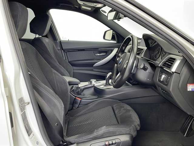 ＢＭＷ ３２０ｄ ツーリング Mスポーツ 鹿児島県 2017(平29)年 14.1万km 白 純正SDナビ/CD/DVD/Bluetoothオーディオ/パドルシフト/ビルトインETC/レーダークルーズコントロール/レーンキープアシスト/ブラインドスポットモニター/パワーバックドア/D/Nパワーシート/スペアキー/LEDヘッドライト/純正アルミホイール