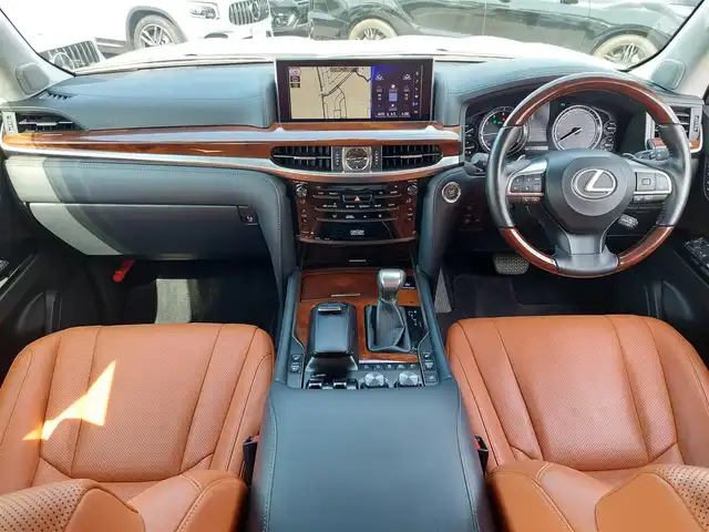 レクサス ＬＸ 570 東京都 2018(平30)年 2.2万km ソニッククォーツ サンルーフ/TRDエアロ、Fグリル/モデリスタホイール/マークレビンソンプレミアムサウンド/クールBOX/ルーフレール/Lexus Safety System +/・プリクラッシュセーフティ/・レーントレーシングアシスト/・ロードサインアシスト /・先行車発進告知機能/・アダプティブハイビームシステム /・レーダークルーズコントロール/・ヘッドアップディスプレイ/・ブラインドスポットモニター/・パノラミックビューモニター/パドルシフト/純正ナビ/フルセグTV/リアエンターテインメント/ETC2.0/置くだけ充電/100V電源/レザーシート/パワーシート/シートヒーター/ベンチレーション/ステアリングヒーター/後席ロールサンシェード/パワーバックドア/3眼LEDヘッドライト/ドアバイザー