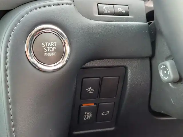 レクサス ＬＸ 570 東京都 2018(平30)年 2.2万km ソニッククォーツ サンルーフ/TRDエアロ、Fグリル/モデリスタホイール/マークレビンソンプレミアムサウンド/クールBOX/ルーフレール/Lexus Safety System +/・プリクラッシュセーフティ/・レーントレーシングアシスト/・ロードサインアシスト /・先行車発進告知機能/・アダプティブハイビームシステム /・レーダークルーズコントロール/・ヘッドアップディスプレイ/・ブラインドスポットモニター/・パノラミックビューモニター/パドルシフト/純正ナビ/フルセグTV/リアエンターテインメント/ETC2.0/置くだけ充電/100V電源/レザーシート/パワーシート/シートヒーター/ベンチレーション/ステアリングヒーター/後席ロールサンシェード/パワーバックドア/3眼LEDヘッドライト/ドアバイザー