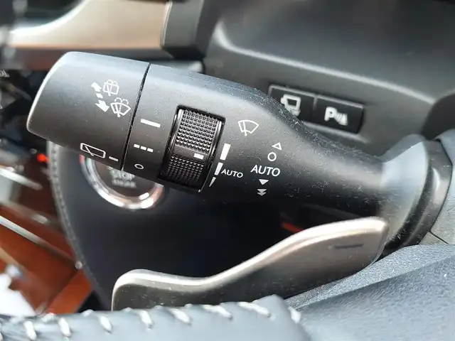 レクサス ＬＸ 570 東京都 2018(平30)年 2.2万km ソニッククォーツ サンルーフ/TRDエアロ、Fグリル/モデリスタホイール/マークレビンソンプレミアムサウンド/クールBOX/ルーフレール/Lexus Safety System +/・プリクラッシュセーフティ/・レーントレーシングアシスト/・ロードサインアシスト /・先行車発進告知機能/・アダプティブハイビームシステム /・レーダークルーズコントロール/・ヘッドアップディスプレイ/・ブラインドスポットモニター/・パノラミックビューモニター/パドルシフト/純正ナビ/フルセグTV/リアエンターテインメント/ETC2.0/置くだけ充電/100V電源/レザーシート/パワーシート/シートヒーター/ベンチレーション/ステアリングヒーター/後席ロールサンシェード/パワーバックドア/3眼LEDヘッドライト/ドアバイザー