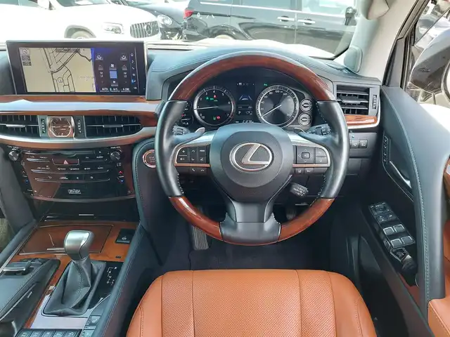 レクサス ＬＸ 570 東京都 2018(平30)年 2.2万km ソニッククォーツ サンルーフ/TRDエアロ、Fグリル/モデリスタホイール/マークレビンソンプレミアムサウンド/クールBOX/ルーフレール/Lexus Safety System +/・プリクラッシュセーフティ/・レーントレーシングアシスト/・ロードサインアシスト /・先行車発進告知機能/・アダプティブハイビームシステム /・レーダークルーズコントロール/・ヘッドアップディスプレイ/・ブラインドスポットモニター/・パノラミックビューモニター/パドルシフト/純正ナビ/フルセグTV/リアエンターテインメント/ETC2.0/置くだけ充電/100V電源/レザーシート/パワーシート/シートヒーター/ベンチレーション/ステアリングヒーター/後席ロールサンシェード/パワーバックドア/3眼LEDヘッドライト/ドアバイザー