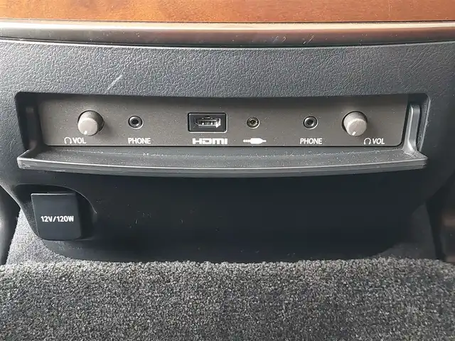 レクサス ＬＸ 570 東京都 2018(平30)年 2.2万km ソニッククォーツ サンルーフ/TRDエアロ、Fグリル/モデリスタホイール/マークレビンソンプレミアムサウンド/クールBOX/ルーフレール/Lexus Safety System +/・プリクラッシュセーフティ/・レーントレーシングアシスト/・ロードサインアシスト /・先行車発進告知機能/・アダプティブハイビームシステム /・レーダークルーズコントロール/・ヘッドアップディスプレイ/・ブラインドスポットモニター/・パノラミックビューモニター/パドルシフト/純正ナビ/フルセグTV/リアエンターテインメント/ETC2.0/置くだけ充電/100V電源/レザーシート/パワーシート/シートヒーター/ベンチレーション/ステアリングヒーター/後席ロールサンシェード/パワーバックドア/3眼LEDヘッドライト/ドアバイザー