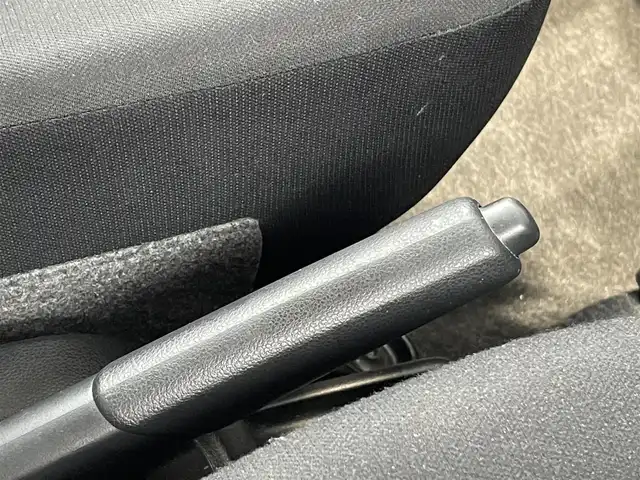 ダイハツ ミラ イース L SAⅢ 岡山県 2019(令1)年 1.4万km ブライトシルバーメタリック 登録時走行距離13533キロ/スマートアシストIII/・衝突回避支援ブレーキ/・車線逸脱警報/・誤発進抑制制御/・オートハイビーム/コーナーセンサー/アイドリングストップ/ヘッドライトレベライザー/前後ドライブレコーダー/ハロゲンライト/Bluetooth/AM/FM/AUX/リモコンキー/スペアキー×１
